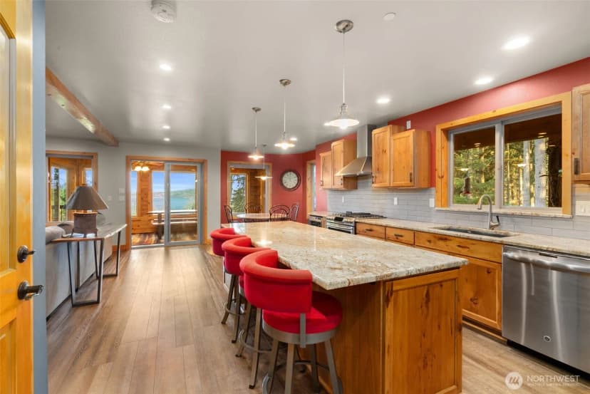 Property photo for 12511 Cole Point Drive, Anderson Island photo 8