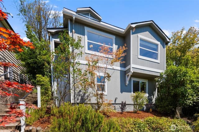 Property photo for 340 Ne 53rd Street, Seattle photo 2