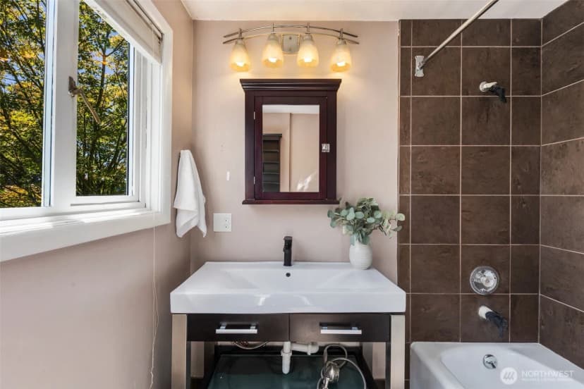 Property photo for 340 Ne 53rd Street, Seattle photo 18