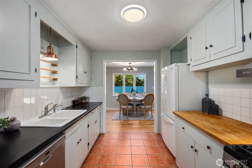 Property photo for 340 Ne 53rd Street, Seattle photo 11