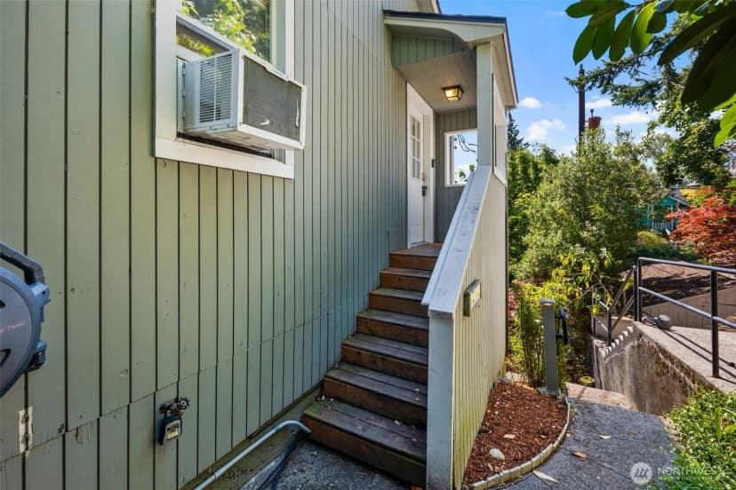 Property photo for 340 Ne 53rd Street, Seattle photo 35