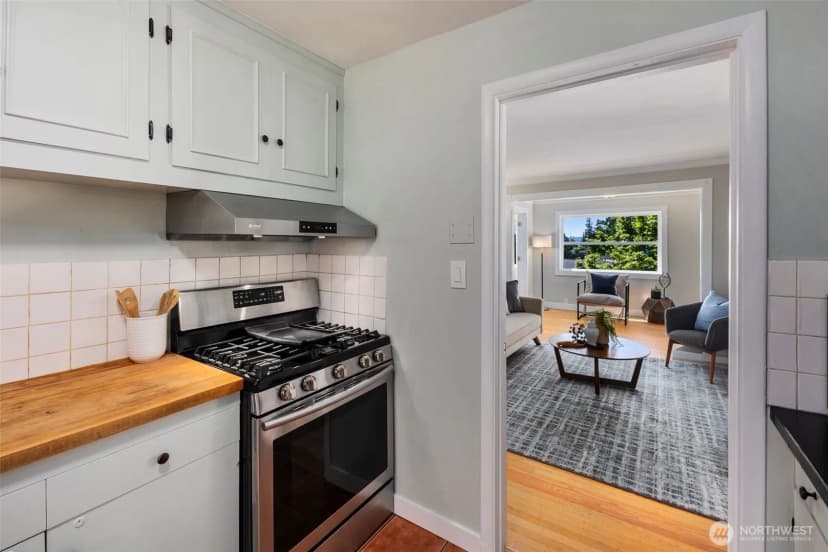 Property photo for 340 Ne 53rd Street, Seattle photo 13
