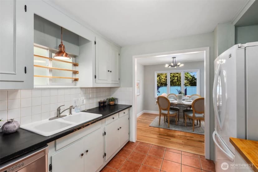 Property photo for 340 Ne 53rd Street, Seattle photo 12