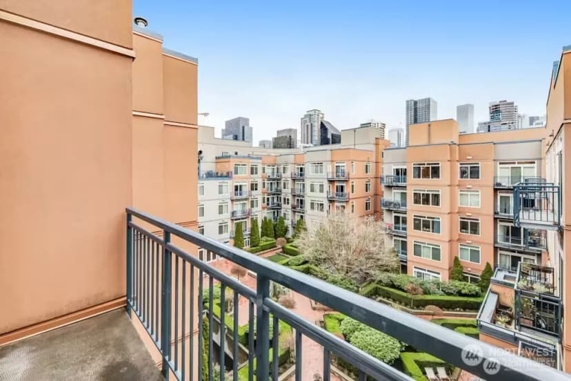 Property photo for 2414 1st Avenue #703, Seattle photo 22