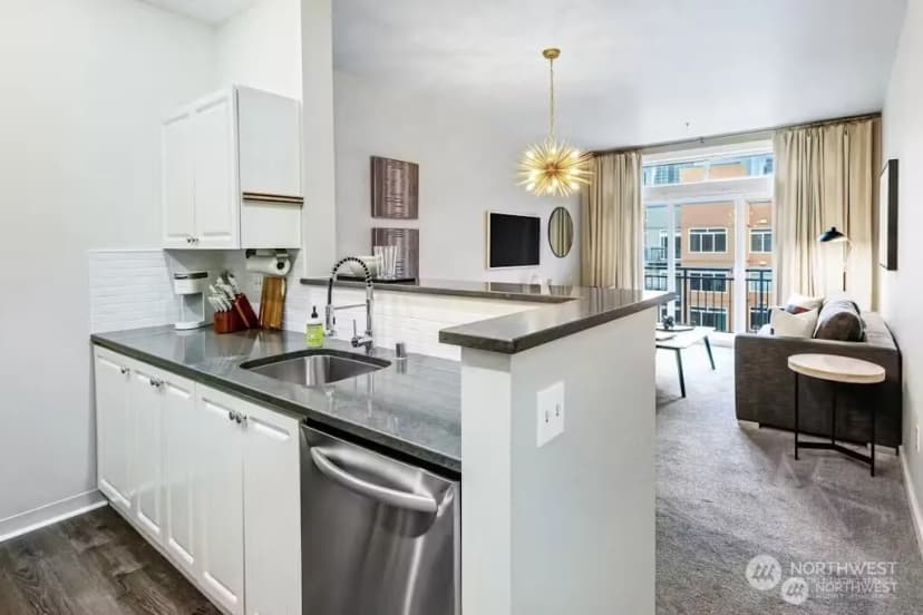 Property photo for 2414 1st Avenue #703, Seattle photo 11