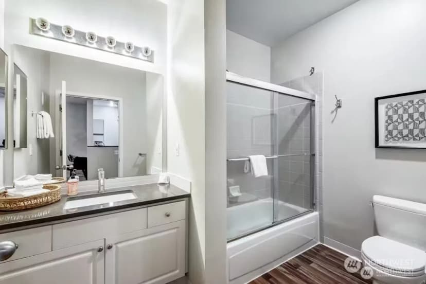 Property photo for 2414 1st Avenue #703, Seattle photo 14