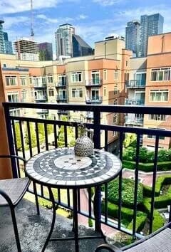Property photo for 2414 1st Avenue #703, Seattle photo 23
