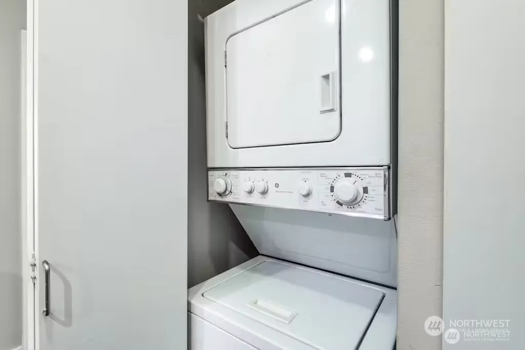 Property photo for 2414 1st Avenue #703, Seattle photo 15