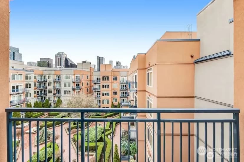 Property photo for 2414 1st Avenue #703, Seattle photo 19