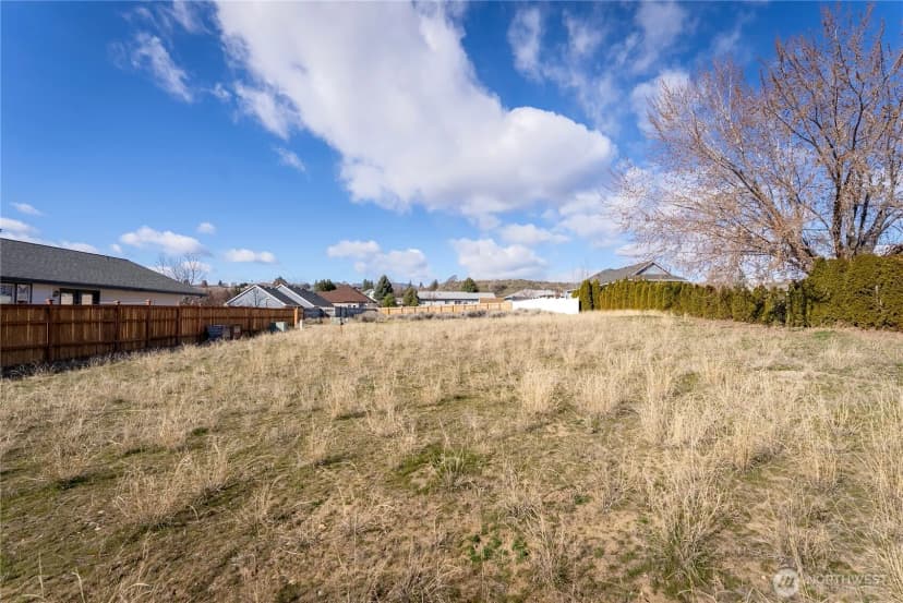 Property photo for 605 Pinyon Place, Omak photo 33