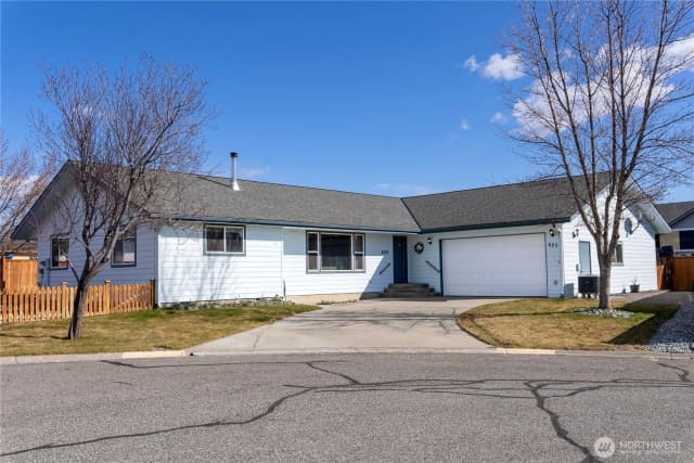 Property photo for 605 Pinyon Place, Omak