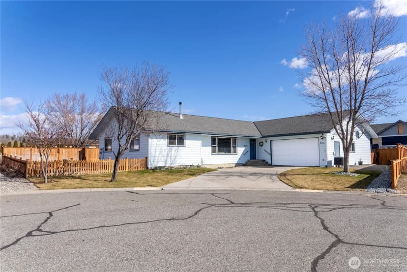Property photo for 605 Pinyon Place, Omak photo 2