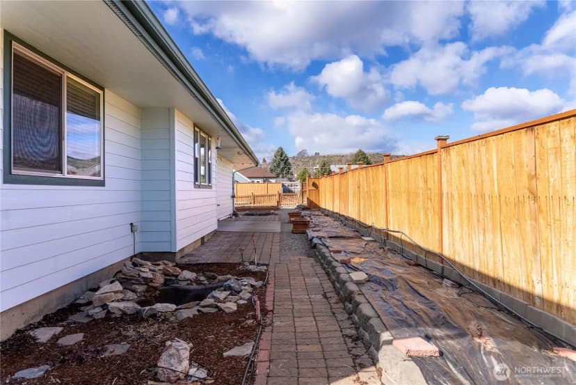Property photo for 605 Pinyon Place, Omak photo 4