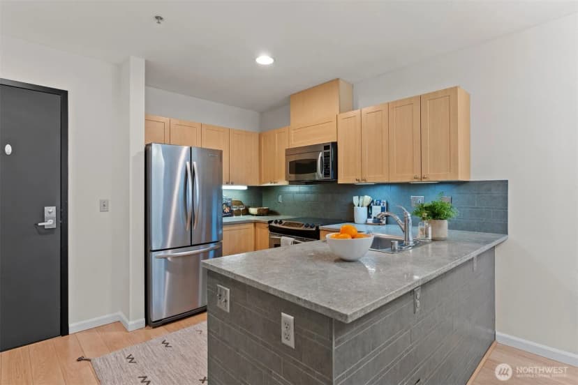 Property photo for 2717 Western Avenue #624, Seattle photo 6
