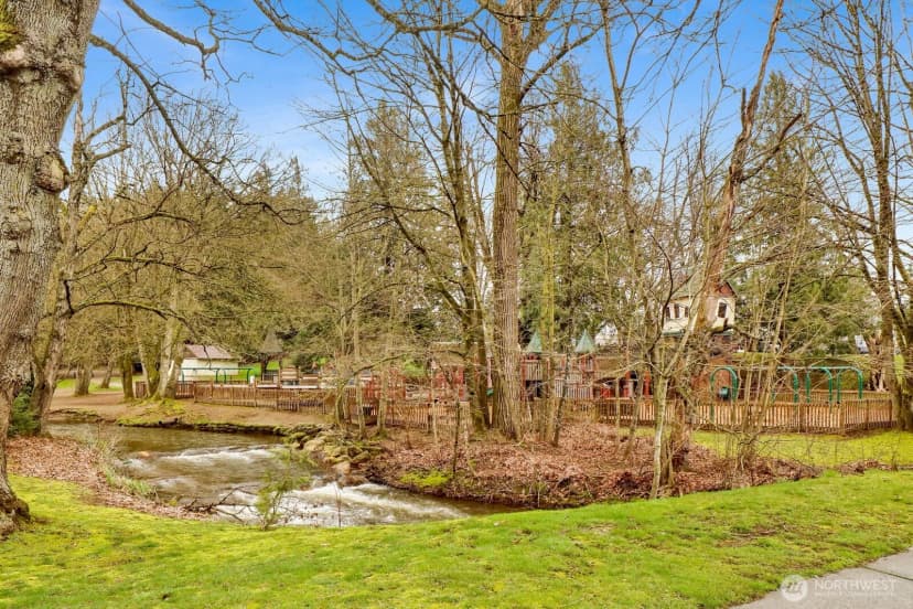 Property photo for 303 Parkside Court, Lynden photo 32
