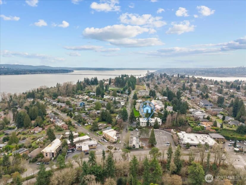 Property photo for 5225 50th Avenue Ne #206, Seattle photo 32