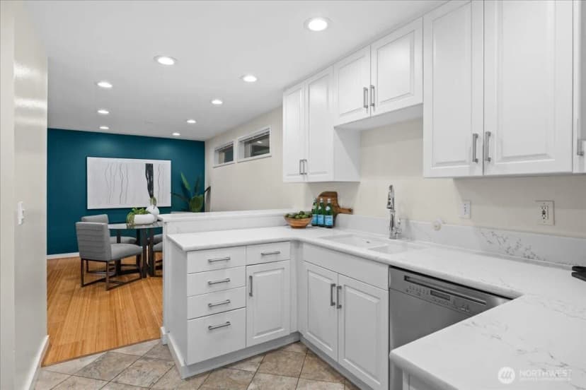 Property photo for 5225 50th Avenue Ne #206, Seattle photo 12