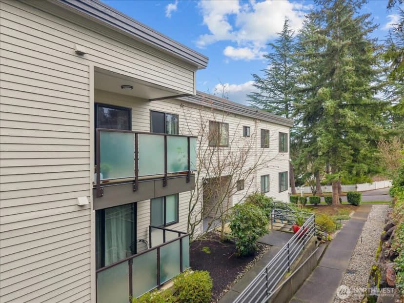 Property photo for 5225 50th Avenue Ne #206, Seattle photo 29