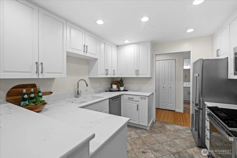Property photo for 5225 50th Avenue Ne #206, Seattle photo 14