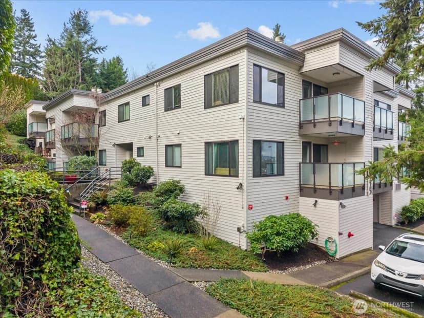 Property photo for 5225 50th Avenue Ne #206, Seattle photo 28