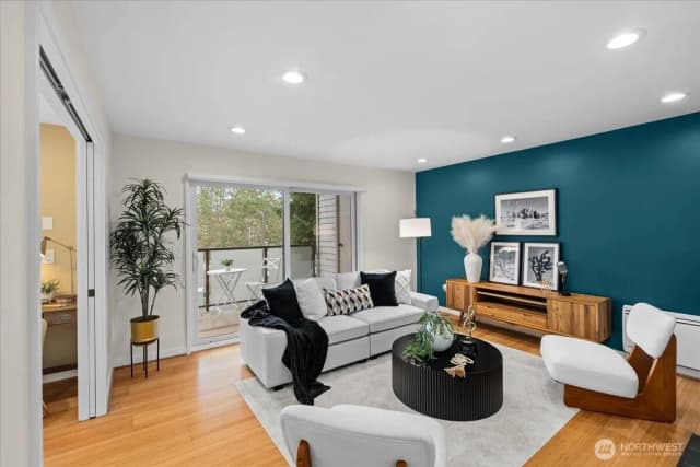Property photo for 5225 50th Avenue Ne #206, Seattle photo 2