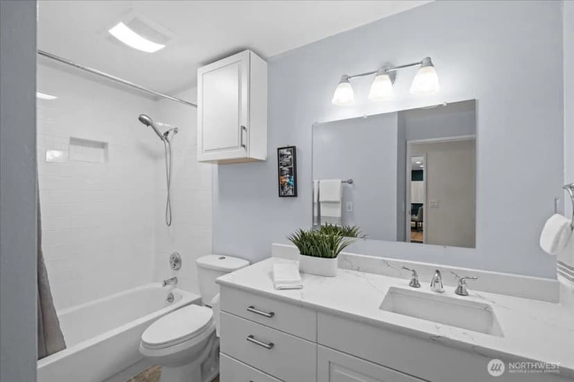 Property photo for 5225 50th Avenue Ne #206, Seattle photo 11