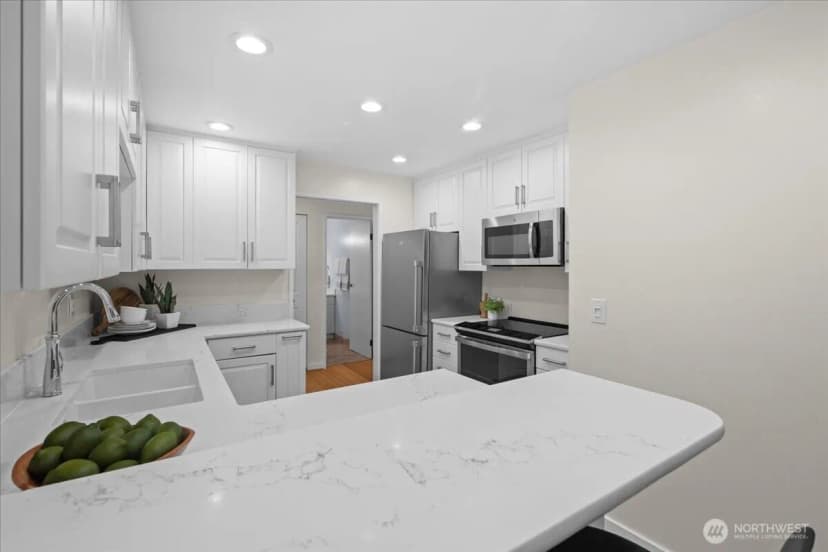 Property photo for 5225 50th Avenue Ne #206, Seattle photo 15