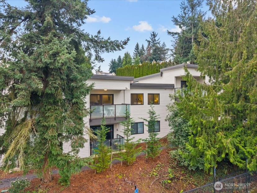 Property photo for 5225 50th Avenue Ne #206, Seattle photo 37