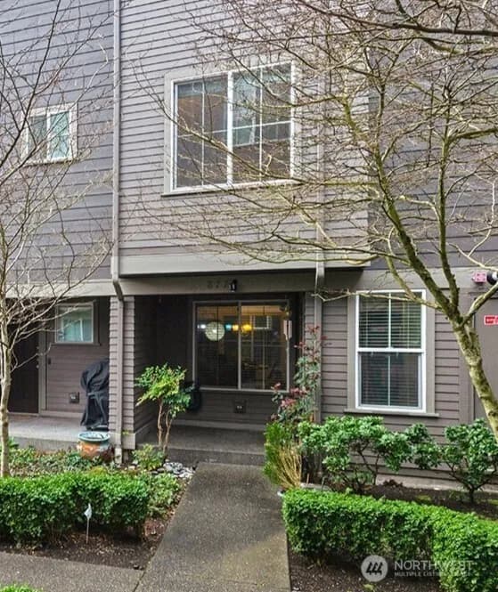 Property photo for 877 5th Pl Ne, Issaquah photo 3