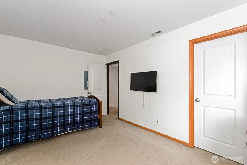 Property photo for 877 5th Pl Ne, Issaquah photo 18