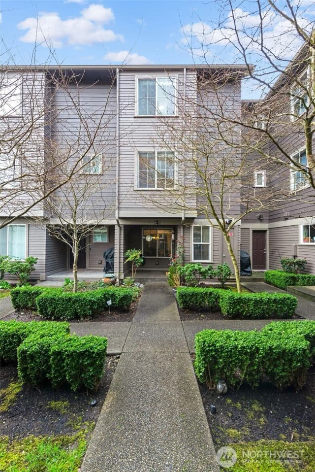 Property photo for 877 5th Pl Ne, Issaquah photo 4