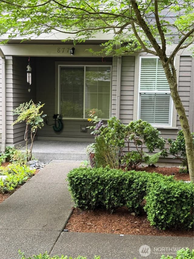 Property photo for 877 5th Pl Ne, Issaquah photo 2