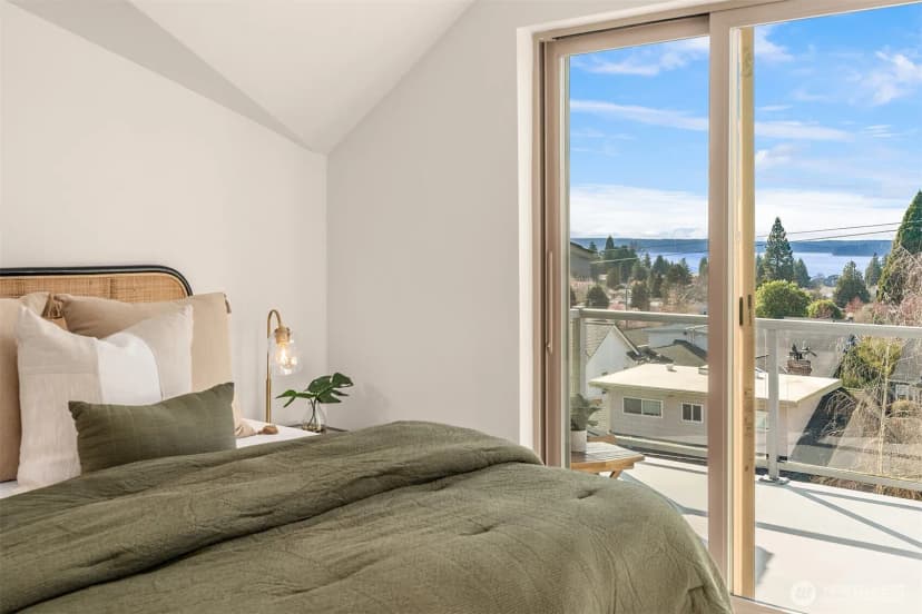 Property photo for 5919 California Avenue Sw #b, Seattle photo 15