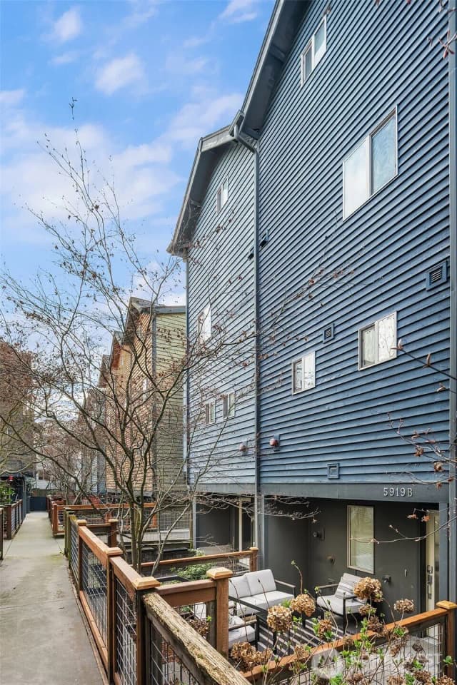 Property photo for 5919 California Avenue Sw #b, Seattle