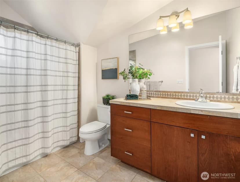 Property photo for 5919 California Avenue Sw #b, Seattle photo 16