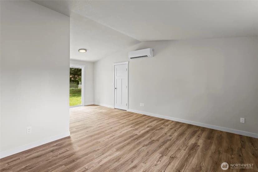 Property photo for 17218 12th Avenue E, Spanaway photo 14