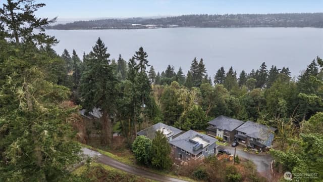 Property photo for 7223 Ne 118th Court, Kirkland photo 2
