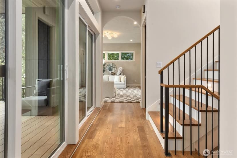 Property photo for 1427 Woodrow Place E, Seattle photo 9