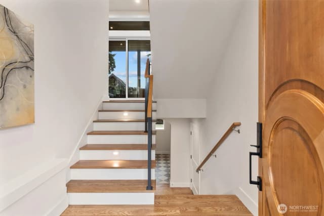 Property photo for 1427 Woodrow Place E, Seattle photo 2