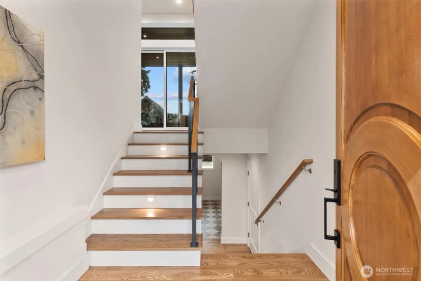 Property photo for 1427 Woodrow Place E, Seattle photo 2