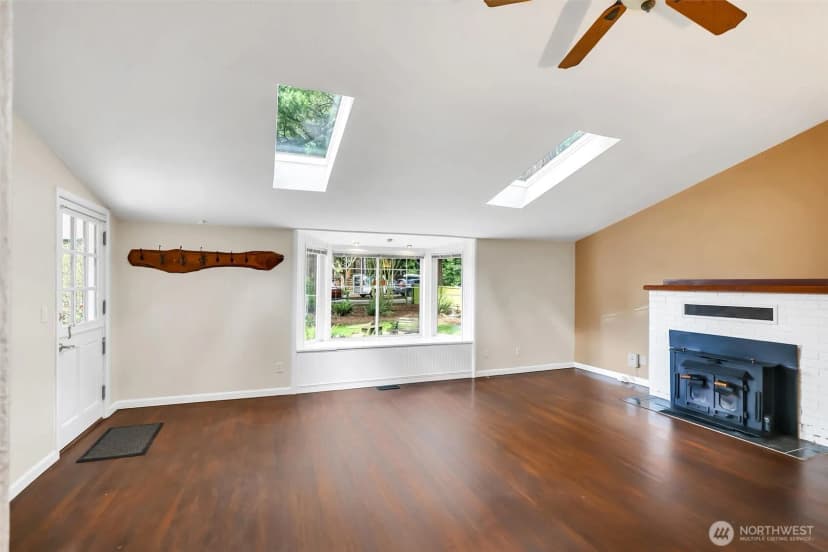 Property photo for 13722 Interlake Avenue N, Seattle photo 6