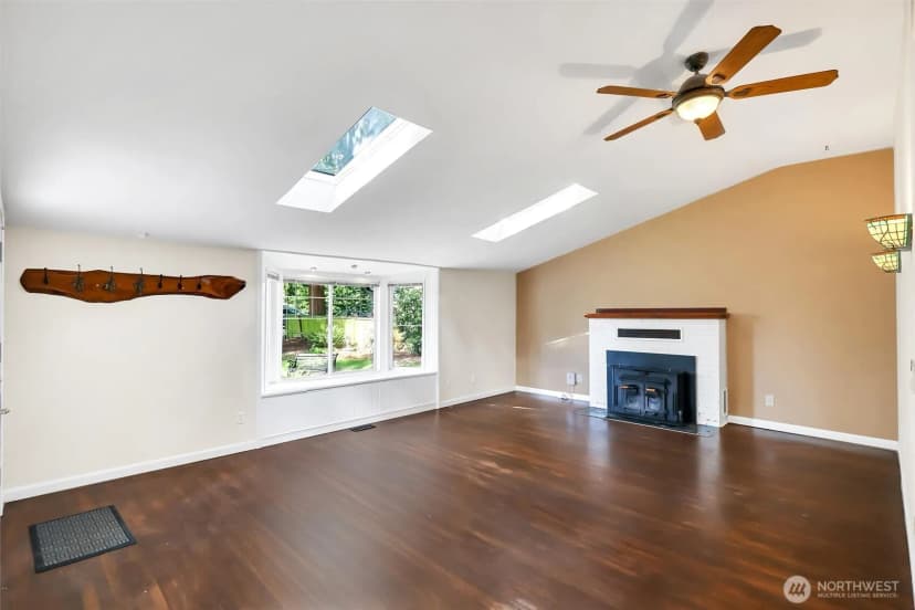 Property photo for 13722 Interlake Avenue N, Seattle photo 5