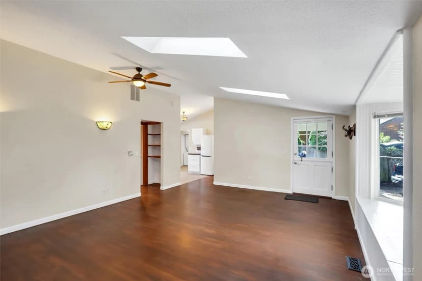 Property photo for 13722 Interlake Avenue N, Seattle photo 8