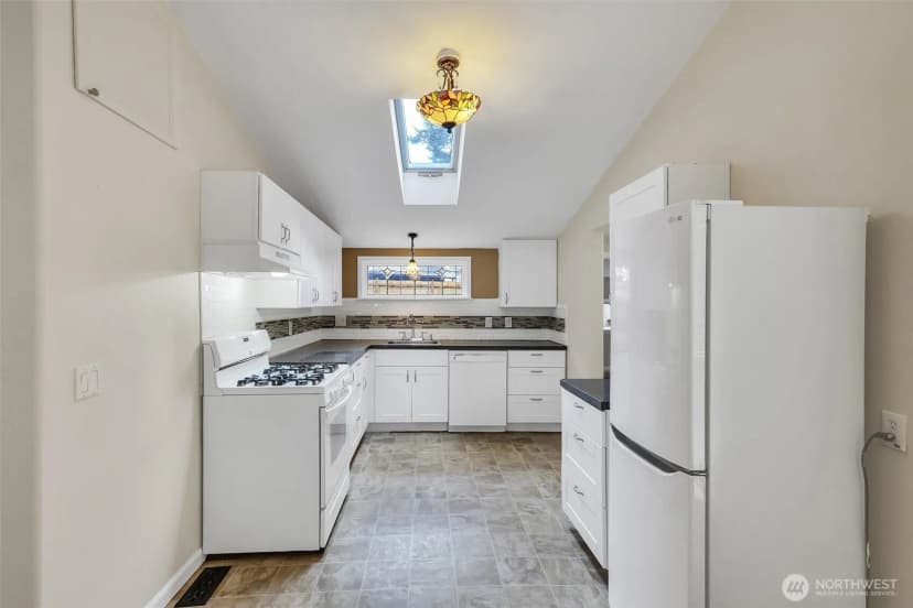 Property photo for 13722 Interlake Avenue N, Seattle photo 11