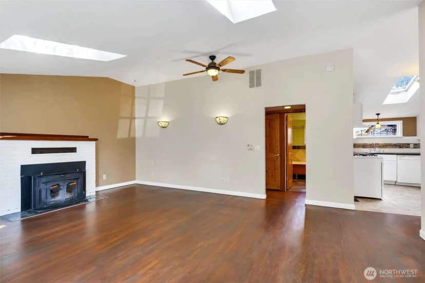 Property photo for 13722 Interlake Avenue N, Seattle photo 9