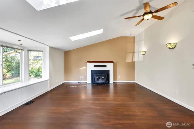Property photo for 13722 Interlake Avenue N, Seattle photo 4