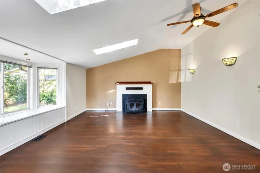 Property photo for 13722 Interlake Avenue N, Seattle photo 4