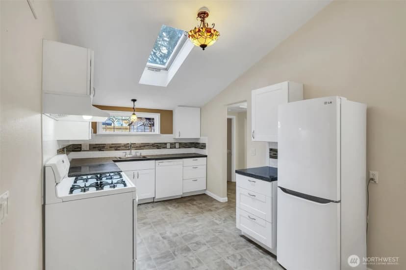 Property photo for 13722 Interlake Avenue N, Seattle photo 12
