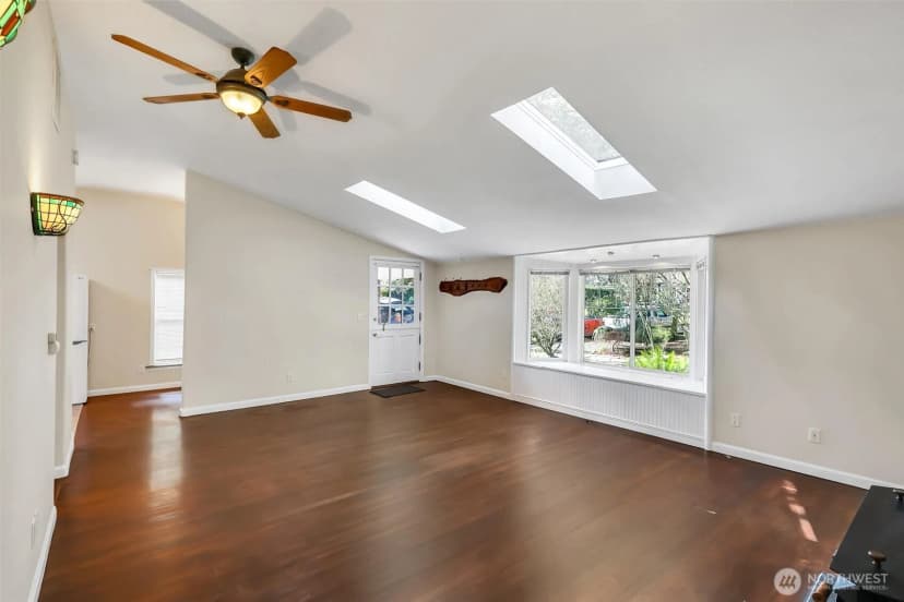 Property photo for 13722 Interlake Avenue N, Seattle photo 7