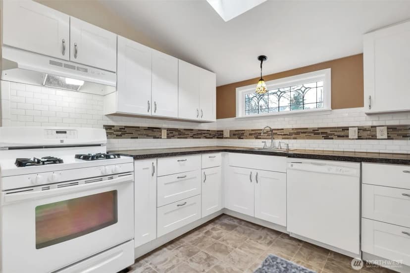 Property photo for 13722 Interlake Avenue N, Seattle photo 13
